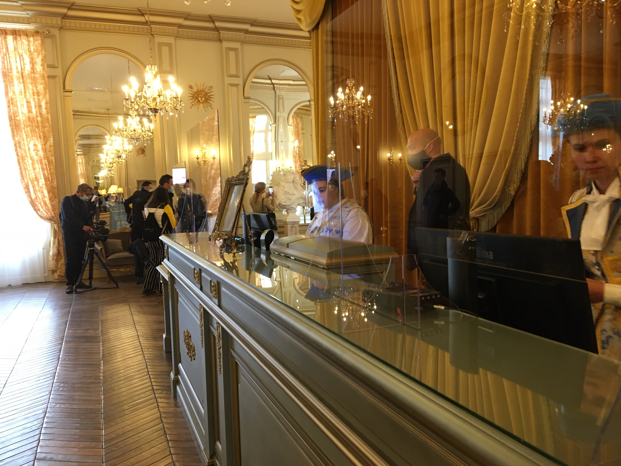 Accueil hotel Puy du Fou - D Le Bars.JPG (1004 KB)